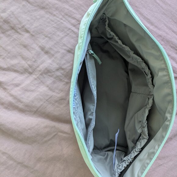 🌸 Athleta All About LARGE Cosmetic Pouch in Lighthouse Green NWT - Picture 3 of 13